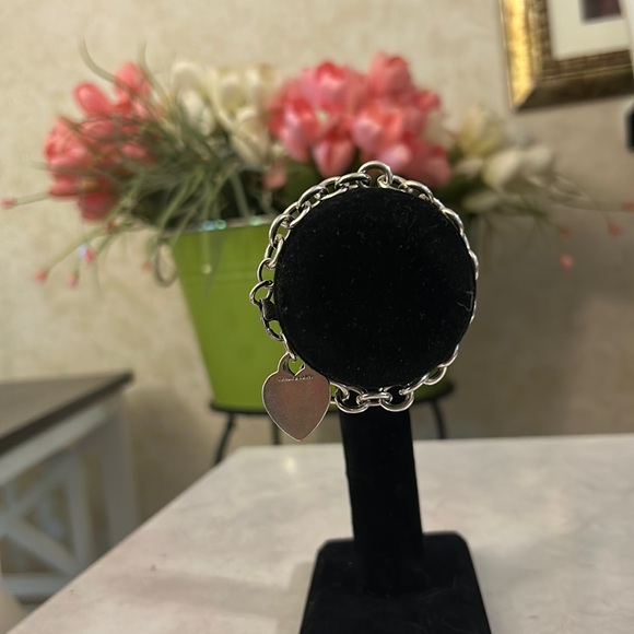 TIFFANY & CO. STERLING SILVER .925 O-LINK BRACELET W/HEART CHARM-6 3/4”